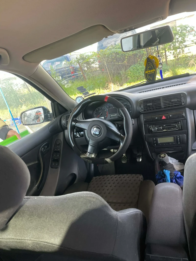 Seat Leon 1.8t, снимка 4 - Автомобили и джипове - 52630676