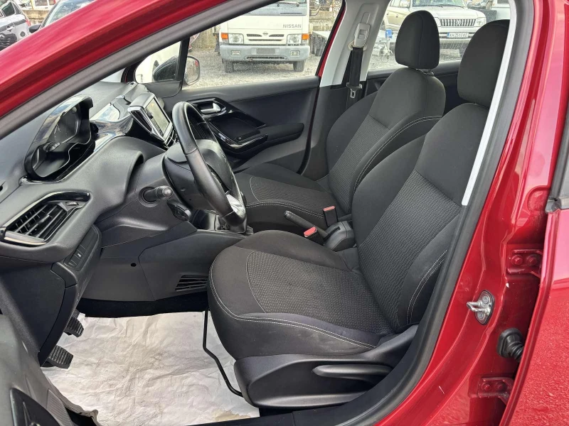 Peugeot 208 1.2 Pure tech, снимка 9 - Автомобили и джипове - 52830613