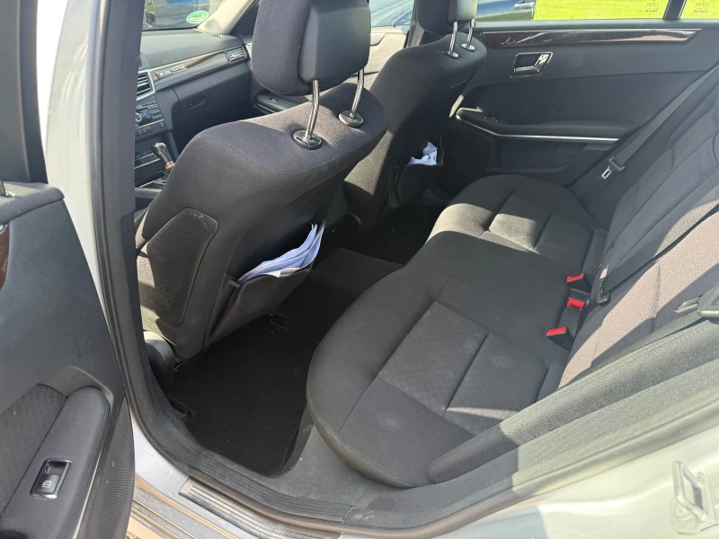 Mercedes-Benz E 220, снимка 6 - Автомобили и джипове - 52946812