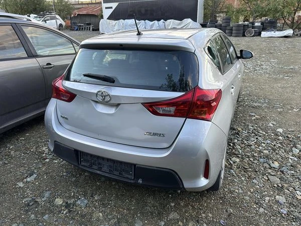 Toyota Auris 1.4d4d 90 На части! - изображение 2