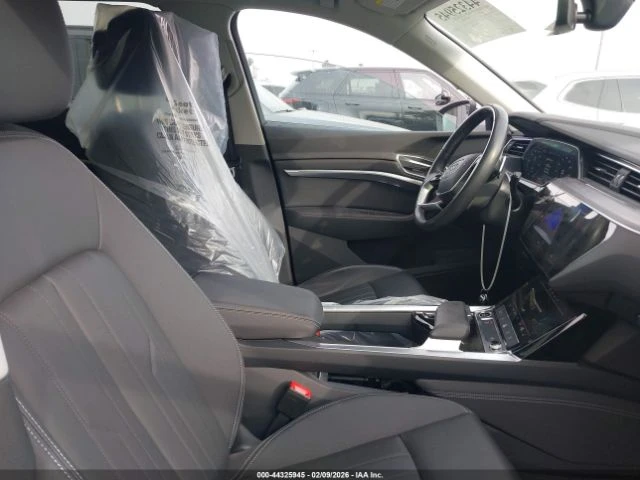 Audi E-Tron Q8 PREMIUM QUATTRO, снимка 5 - Автомобили и джипове - 53909640