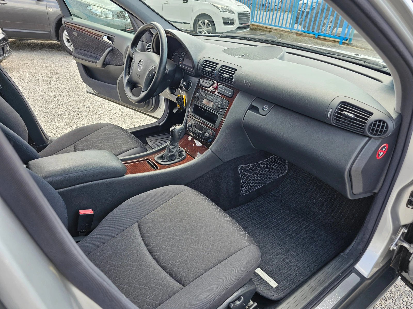 Mercedes-Benz C 180 2.0 benzin  | Mobile.bg — изображение 12
