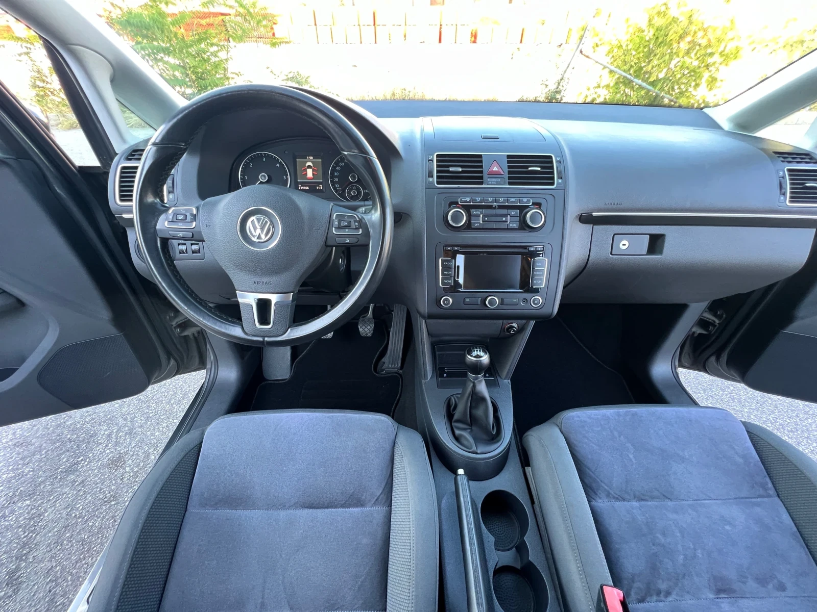 VW Touran 2.0 TDI 140к.с HIGHLINE / 6+ 1 / NAVI / PARKTRONIC - изображение 9