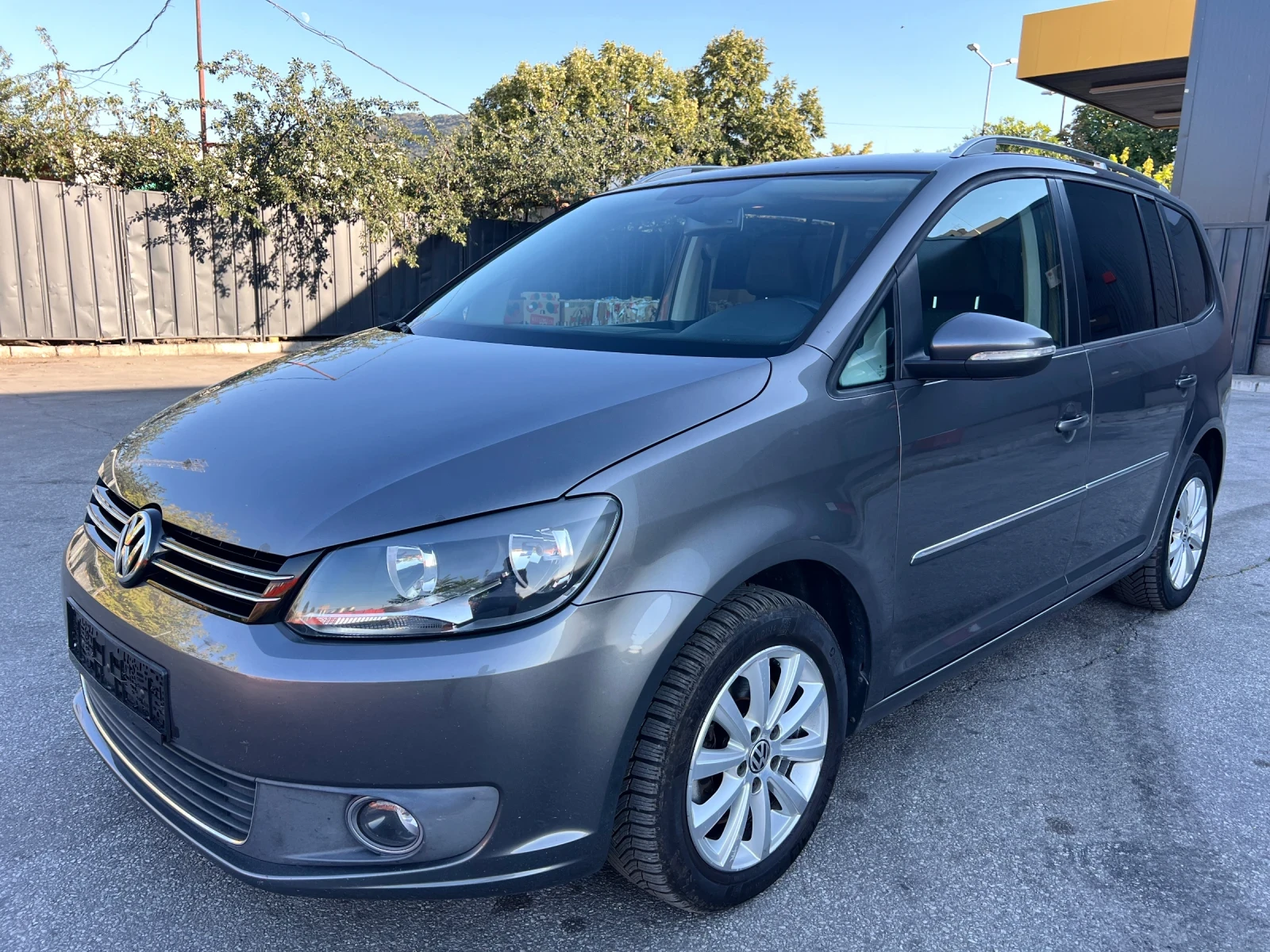 VW Touran 2.0 TDI 140к.с HIGHLINE / 6+ 1 / NAVI / PARKTRONIC - изображение 3