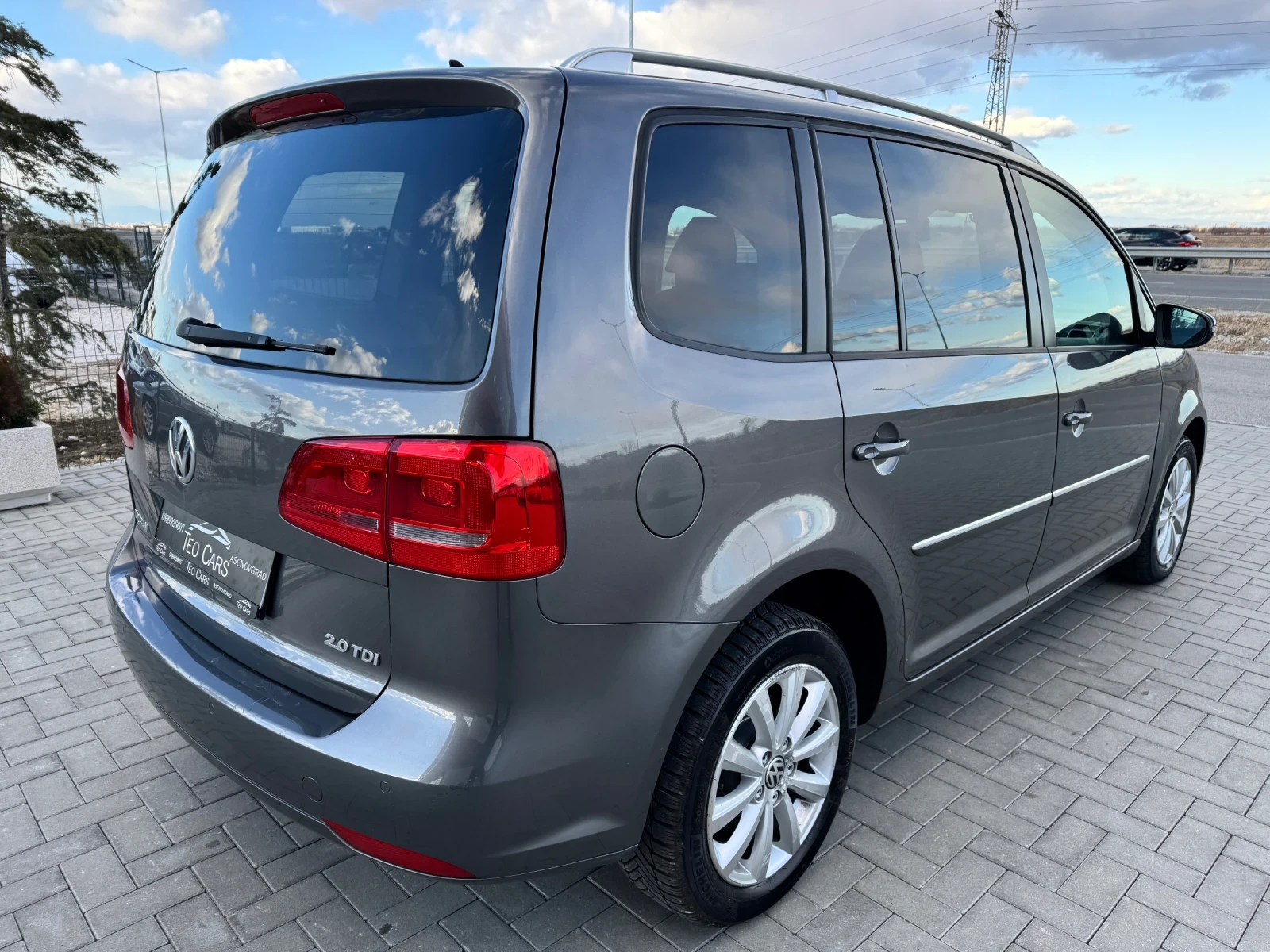 VW Touran 2.0 TDI 140к.с 6 + 1 HIGHLINE / NAVI / PARKTRONIC - изображение 8