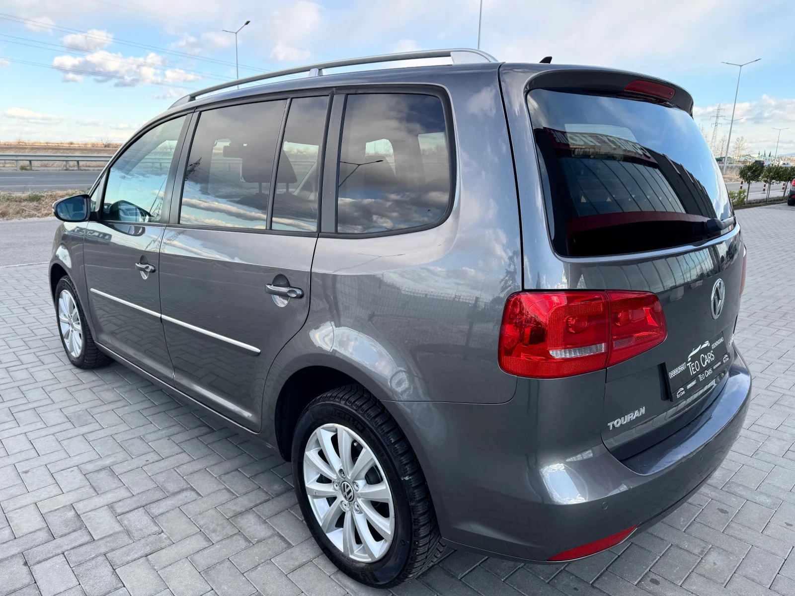 VW Touran 2.0 TDI 140к.с 6 + 1 HIGHLINE / NAVI / PARKTRONIC - изображение 6