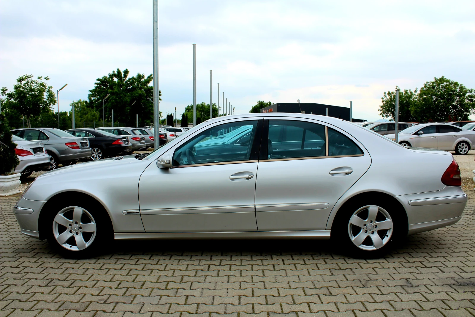 Mercedes-Benz E 270 CDI AVANTGARDE - изображение 4