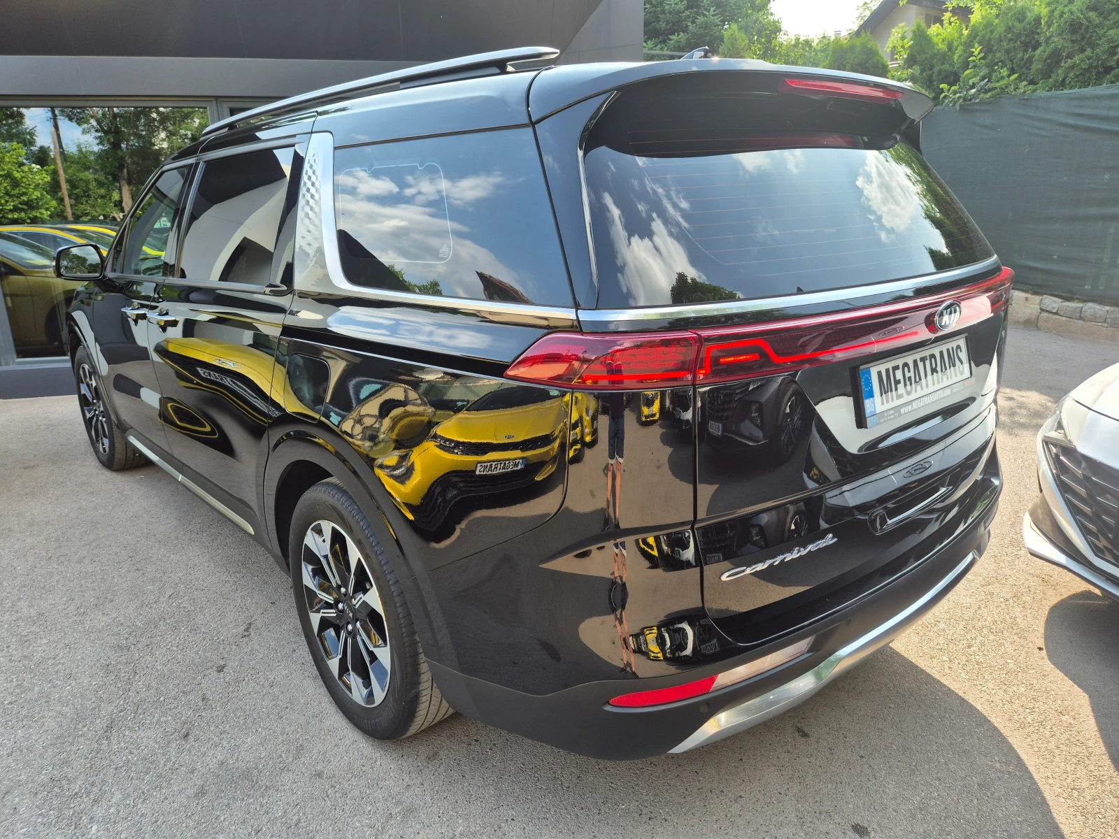 Kia Carnival 2.2 CRDI 8+ 1 с ДДС Noblesse - изображение 4