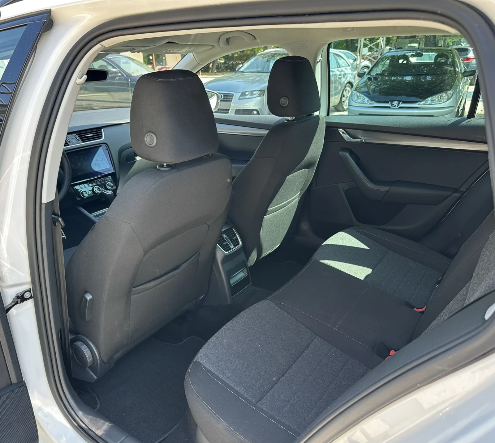 Skoda Octavia 2.0 tdi/ DSG/Soleil - изображение 7