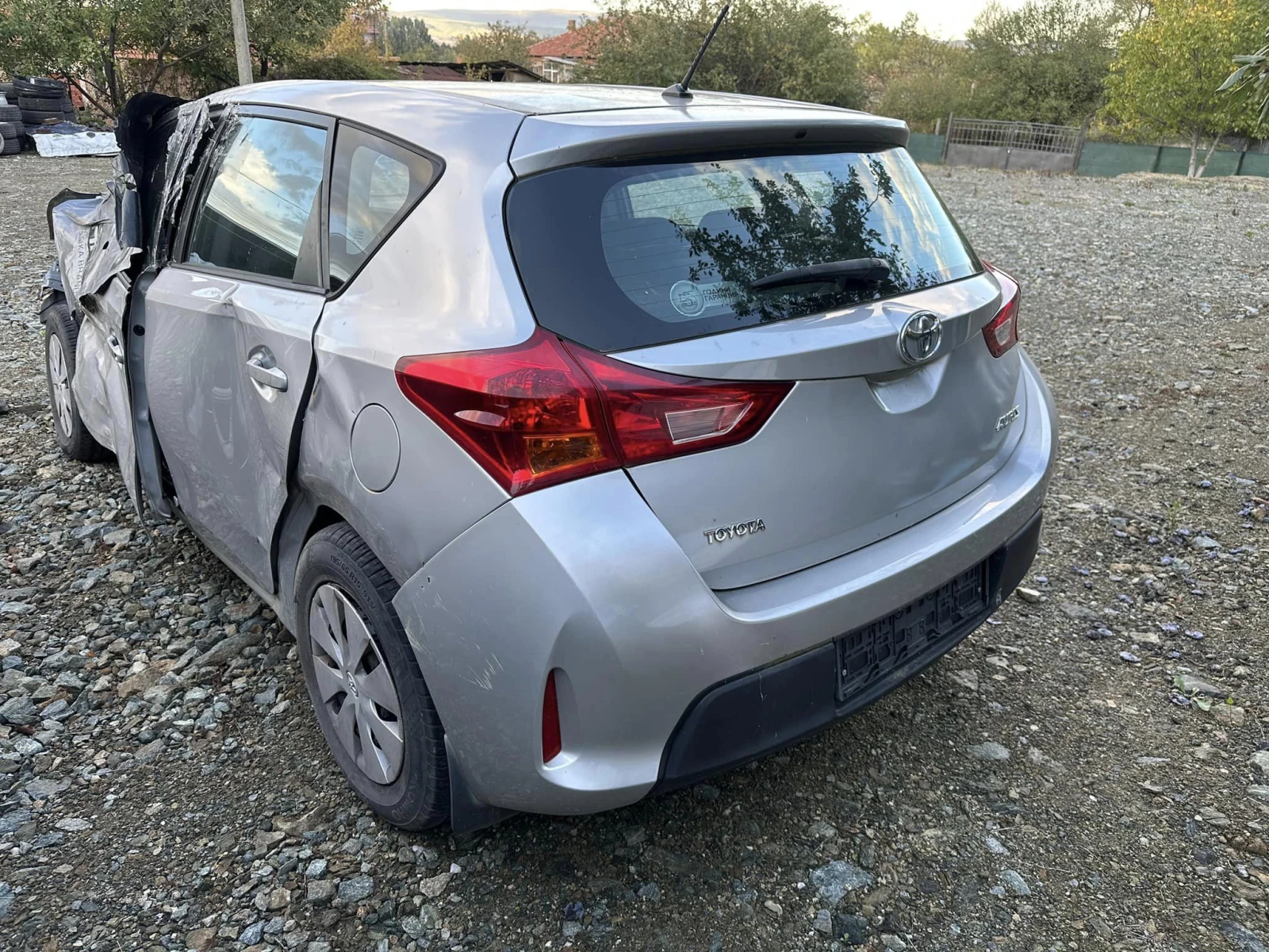 Toyota Auris 1.4d4d 90 На части! - изображение 4