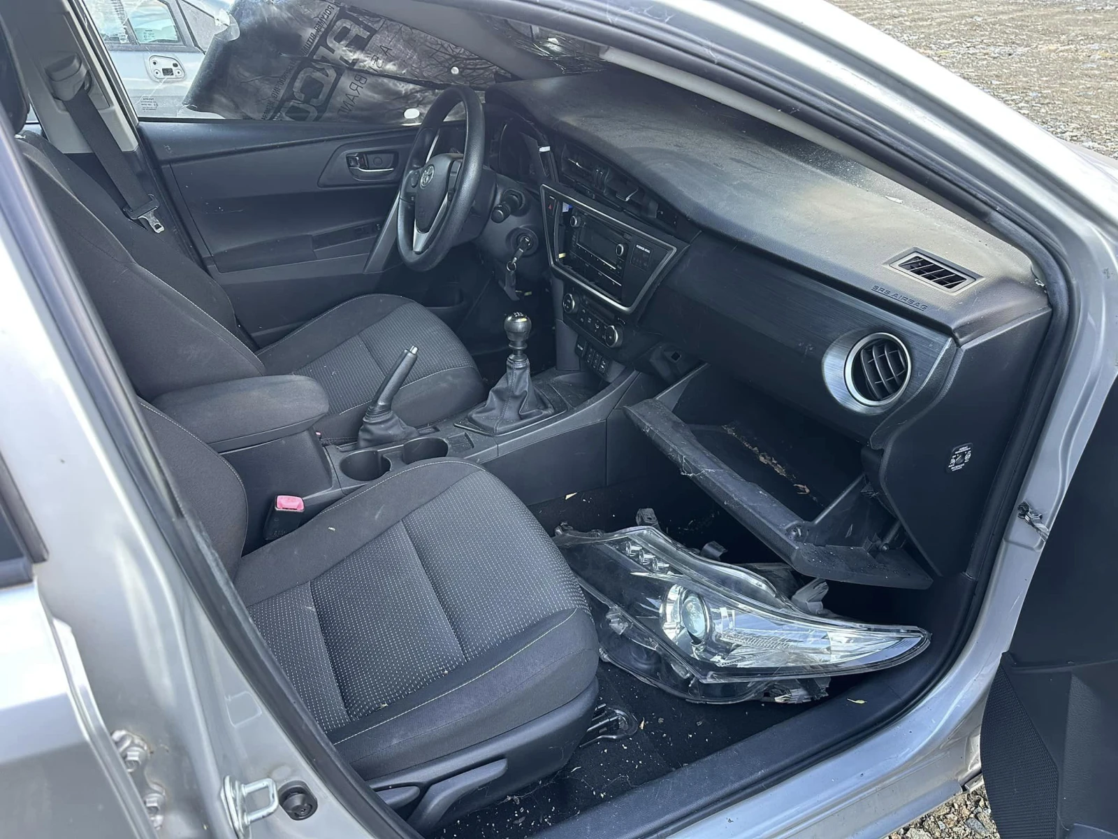 Toyota Auris 1.4d4d 90 На части! - изображение 6