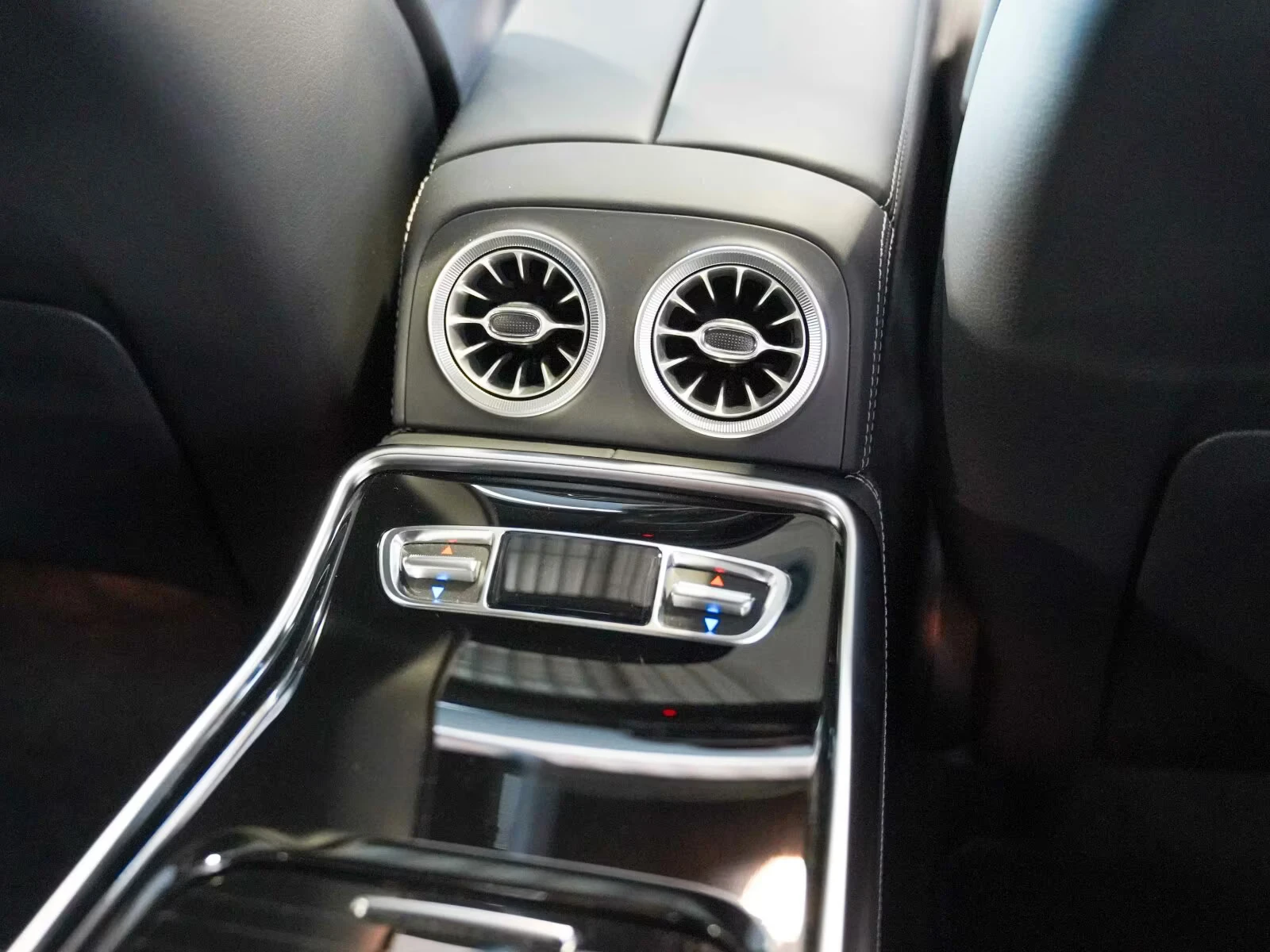 Mercedes-Benz AMG GT 63 S E PERF./843HP/PANO/BURM./167h, снимка 13 - Автомобили и джипове - 53926943