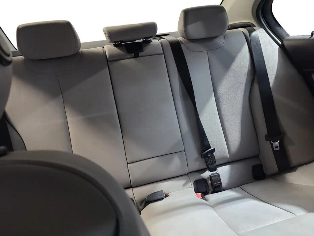 BMW 328 xDrive* АвтоКредит* (ЦЕНА ДО БГ)* , снимка 16 - Автомобили и джипове - 54024901