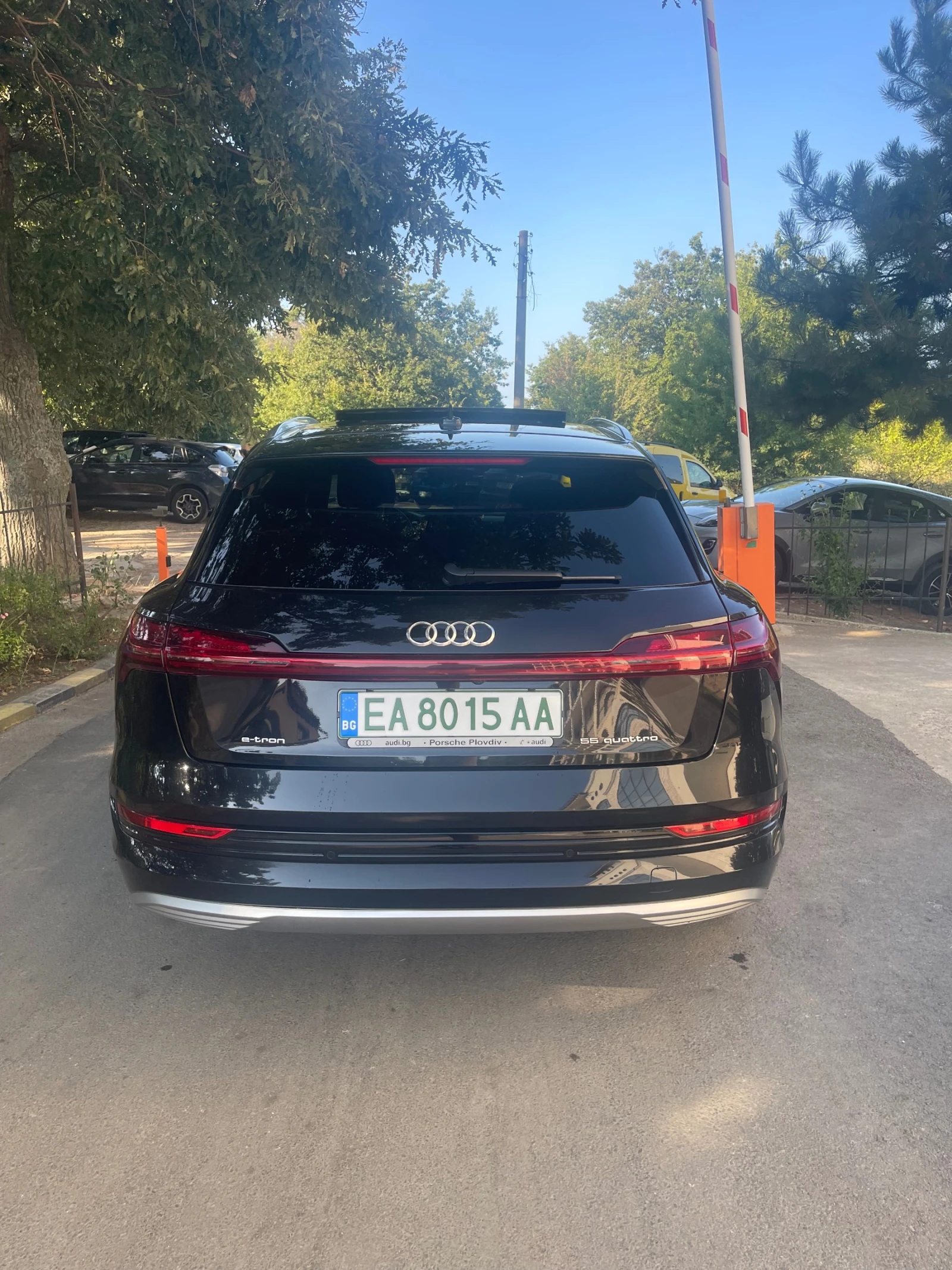 Audi E-Tron 55 - Бартер, снимка 6 - Автомобили и джипове - 54706669