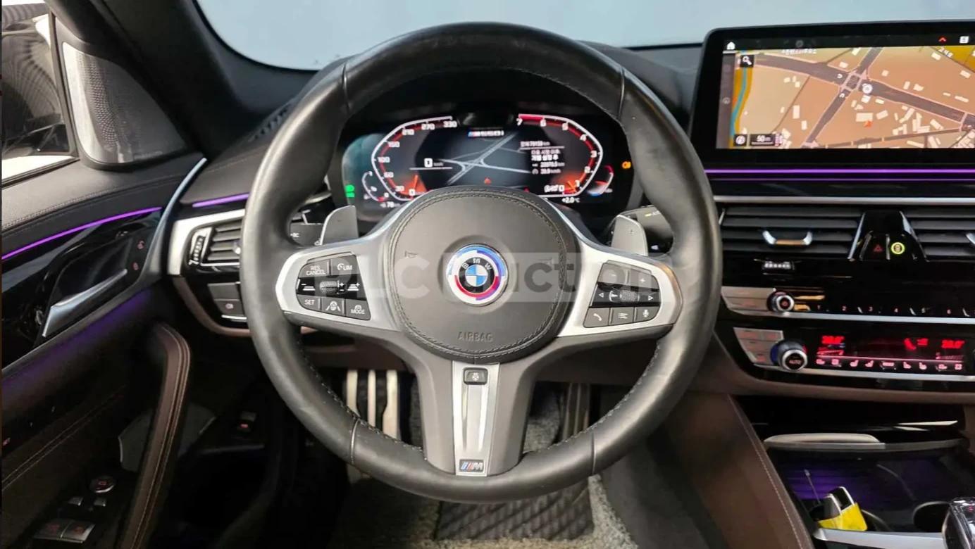 BMW 550 M550* BOWER&WILKINS* SWAROVSKI* * 360* NARDO GRAY, снимка 9 - Автомобили и джипове - 54090128