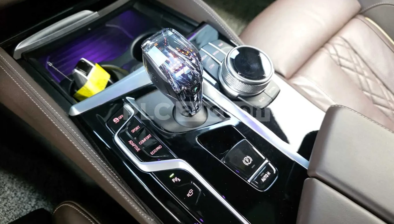 BMW 550 M550* BOWER&WILKINS* SWAROVSKI* * 360* NARDO GRAY, снимка 13 - Автомобили и джипове - 54090128