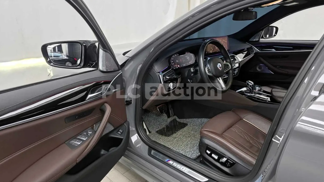 BMW 550 M550* BOWER&WILKINS* SWAROVSKI* * 360* NARDO GRAY, снимка 12 - Автомобили и джипове - 54090128