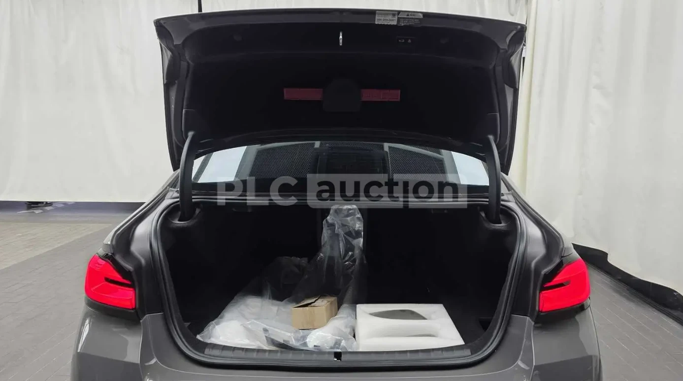 BMW 550 M550* BOWER&WILKINS* SWAROVSKI* * 360* NARDO GRAY, снимка 5 - Автомобили и джипове - 54090128