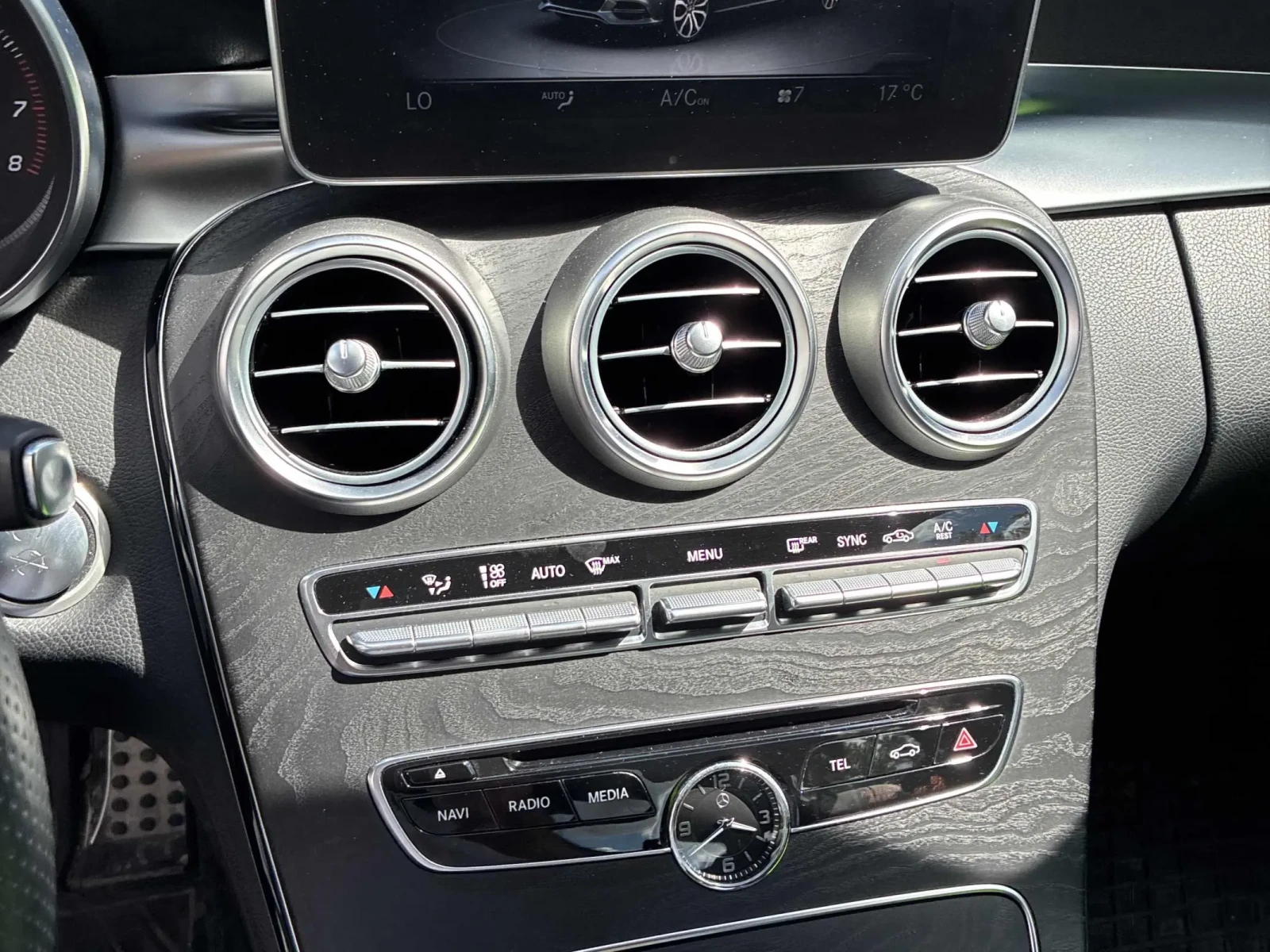 Mercedes-Benz C 400 AMG Optic* LED* Burmester* Memory* Panorama* Кожа*, снимка 10 - Автомобили и джипове - 54915590
