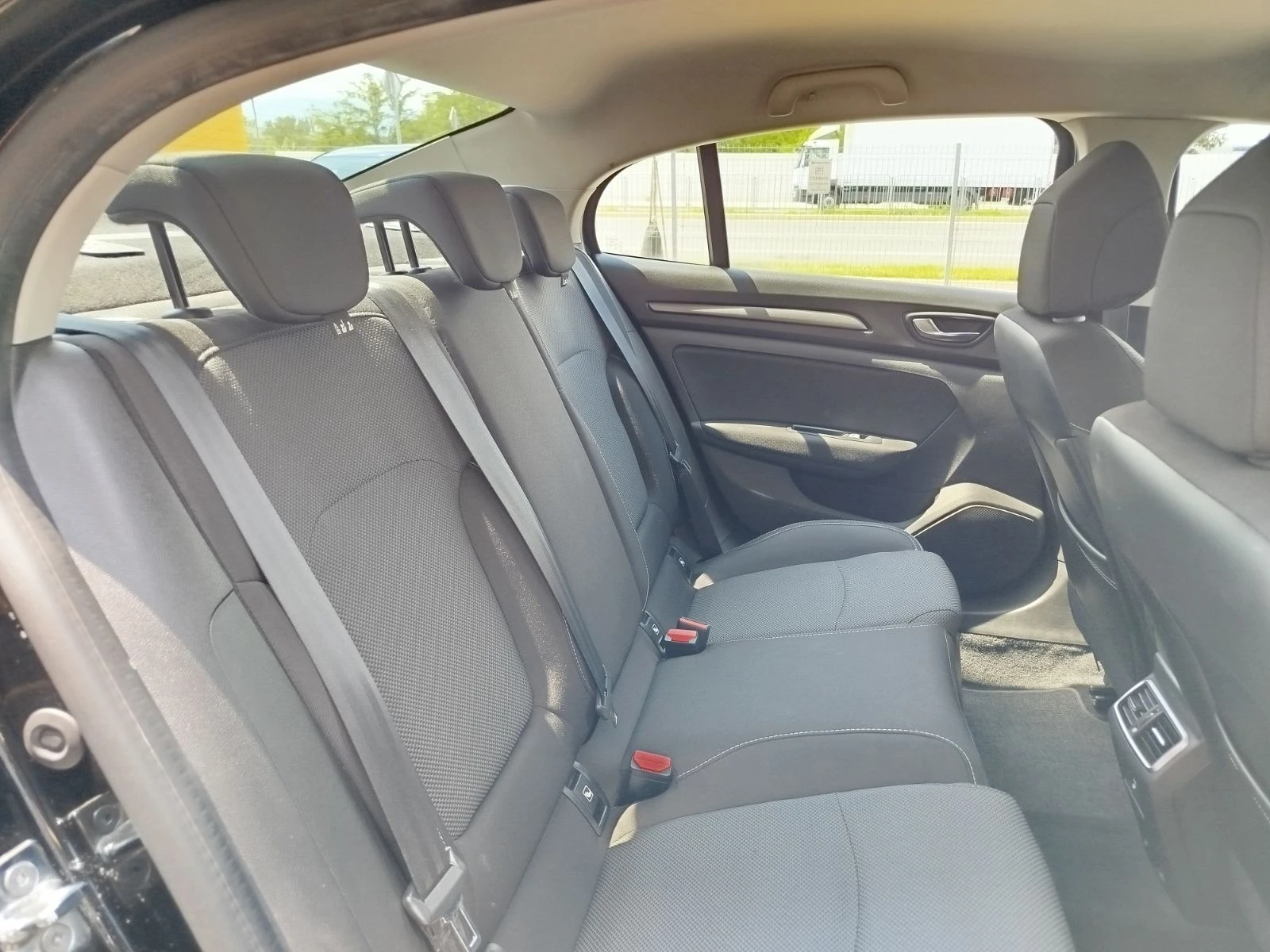 Renault Megane 1.3 TCe/140 к.с., снимка 17 - Автомобили и джипове - 55172707