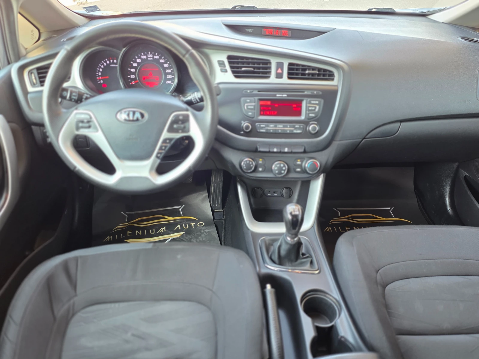 Kia Ceed 6 МЕСЕЦА ГАРАНЦИЯ/1.4i 99к.с. 6 Скорости/EURO 5, снимка 9 - Автомобили и джипове - 55556338