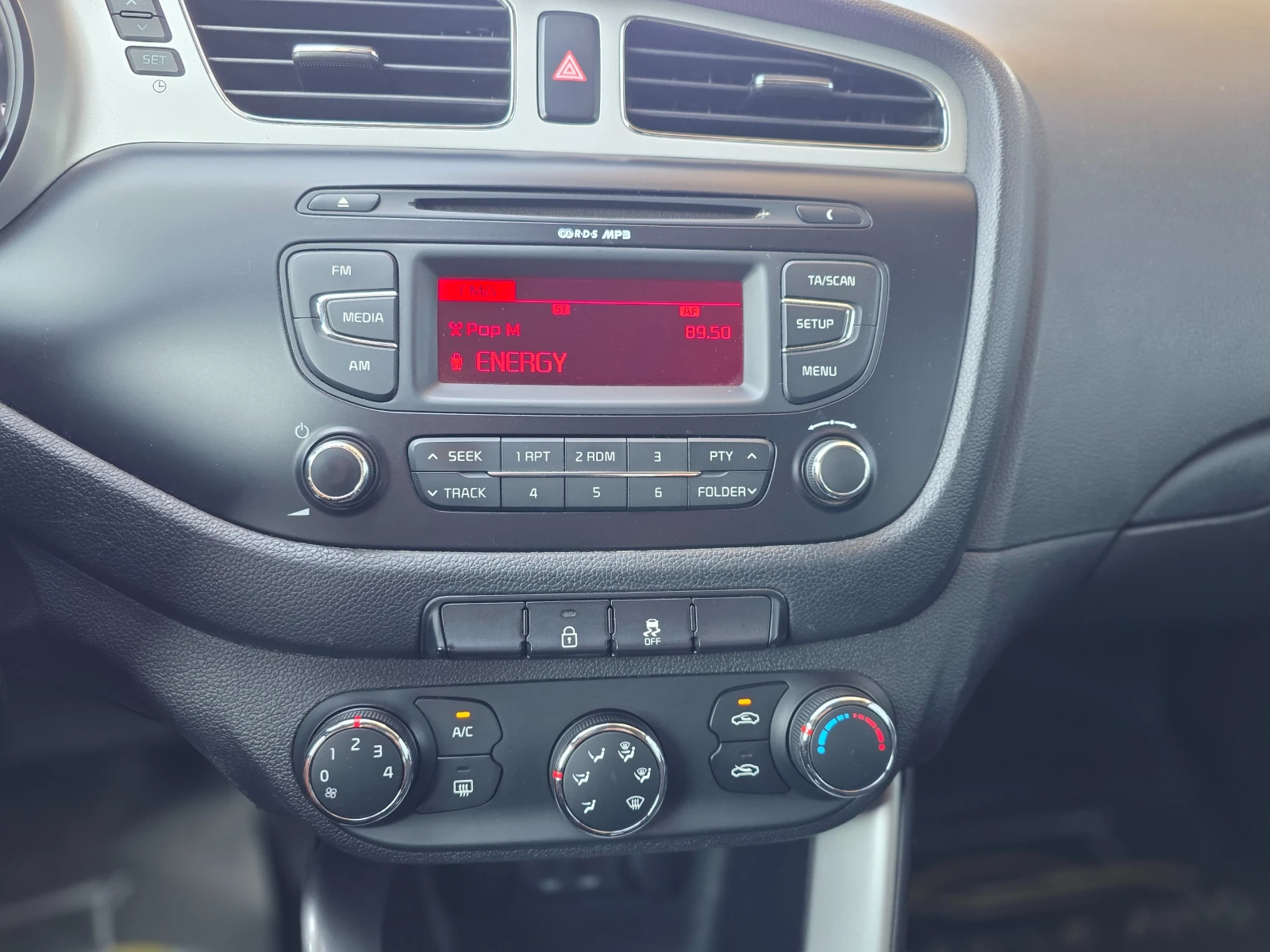 Kia Ceed 6 МЕСЕЦА ГАРАНЦИЯ/1.4i 99к.с. 6 Скорости/EURO 5, снимка 11 - Автомобили и джипове - 55556338
