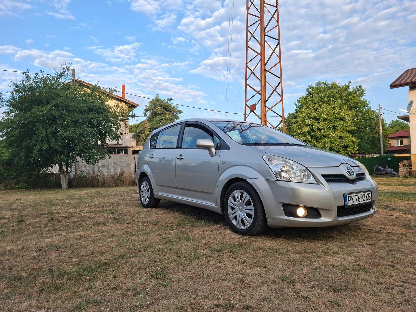 Toyota Corolla verso 2.2, снимка 2 - Автомобили и джипове - 55774041