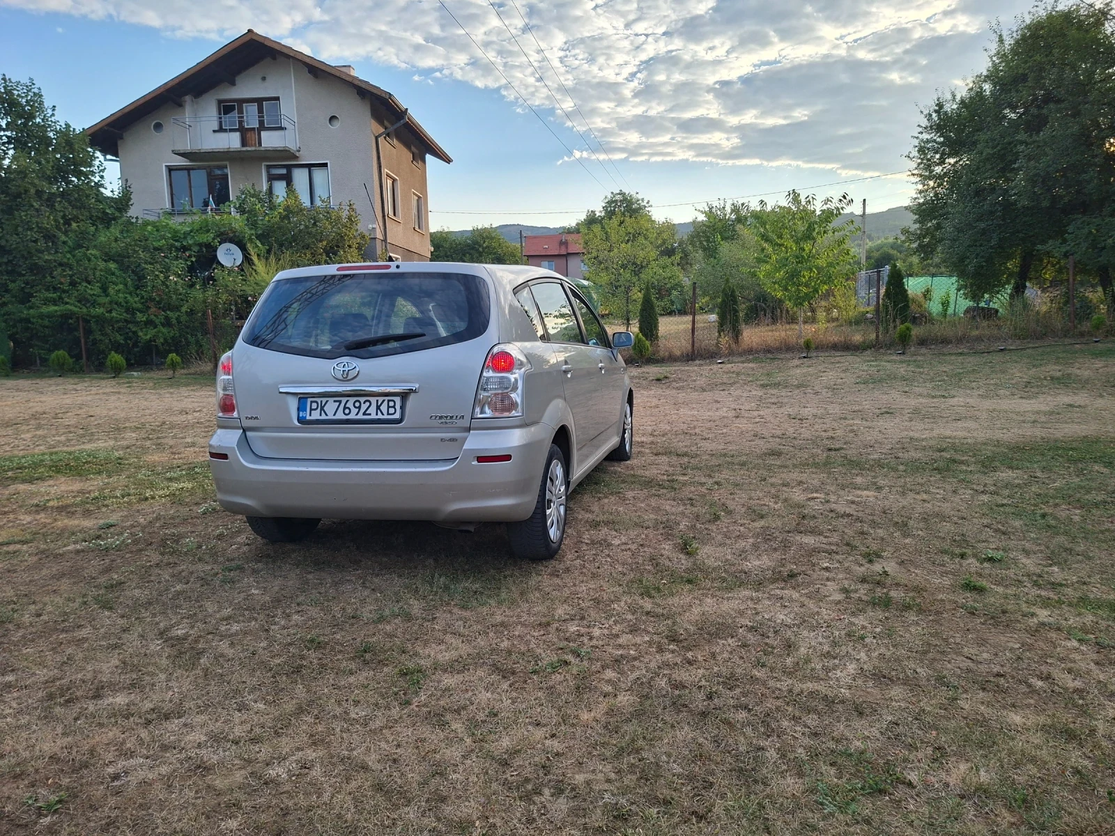 Toyota Corolla verso 2.2, снимка 4 - Автомобили и джипове - 55774041