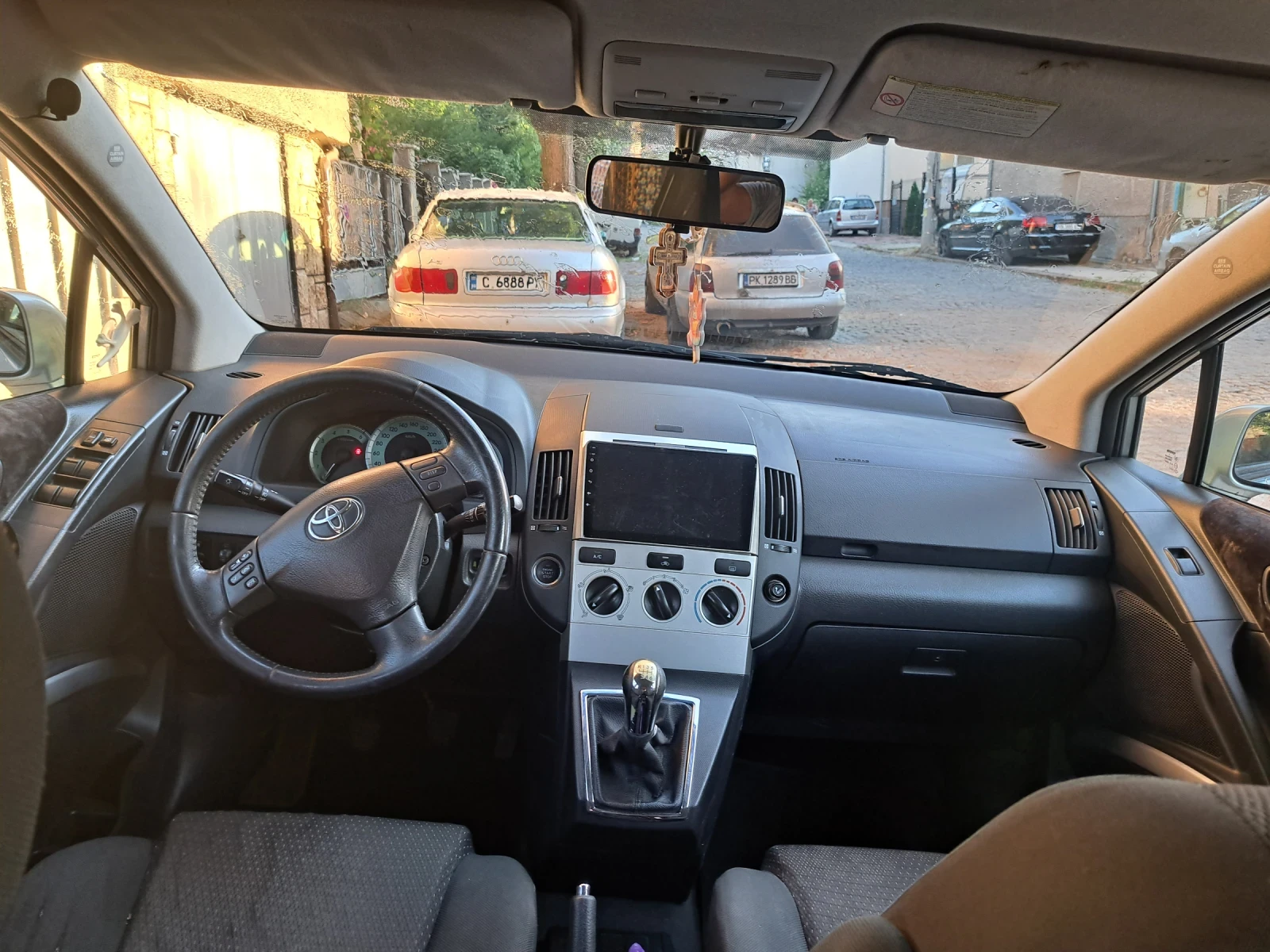 Toyota Corolla verso 2.2, снимка 5 - Автомобили и джипове - 55774041