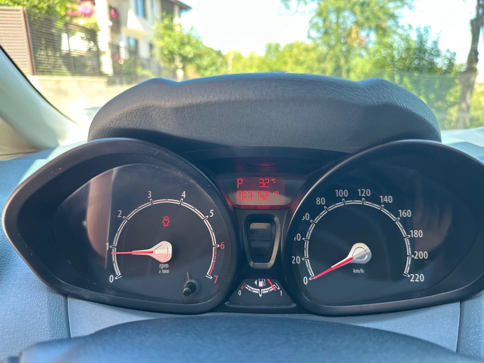 Ford Fiesta 1.4-97 к.с, снимка 8 - Автомобили и джипове - 55949964
