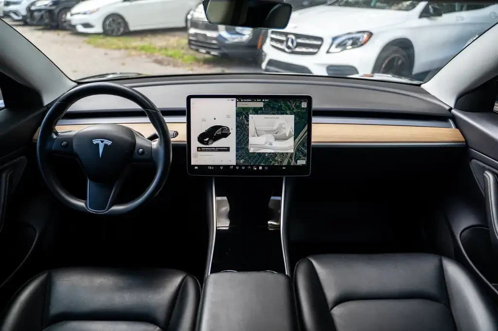 Tesla Model 3 RWD| NoAccident| 380+ km| Pano, снимка 12 - Автомобили и джипове - 56061626