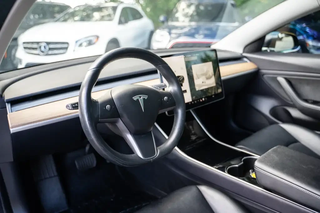 Tesla Model 3 RWD| NoAccident| 380+ km| Pano, снимка 9 - Автомобили и джипове - 56061626