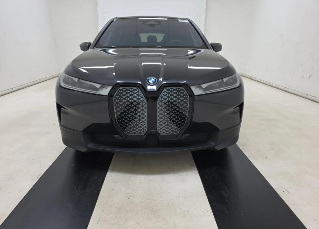 BMW iX, снимка 2 - Автомобили и джипове - 56391246