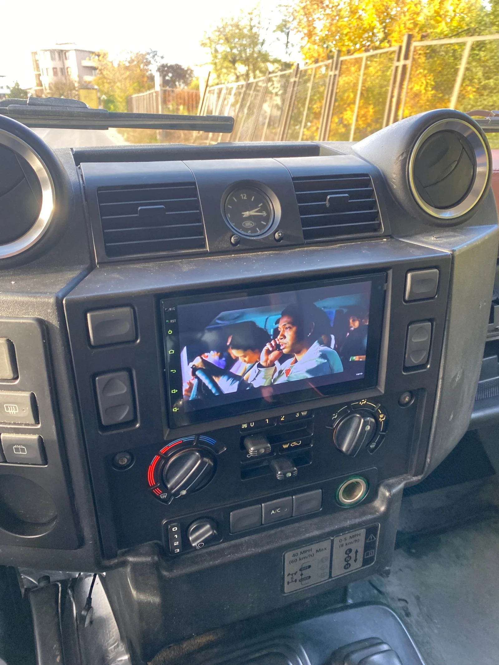 Land Rover Defender  - изображение 4