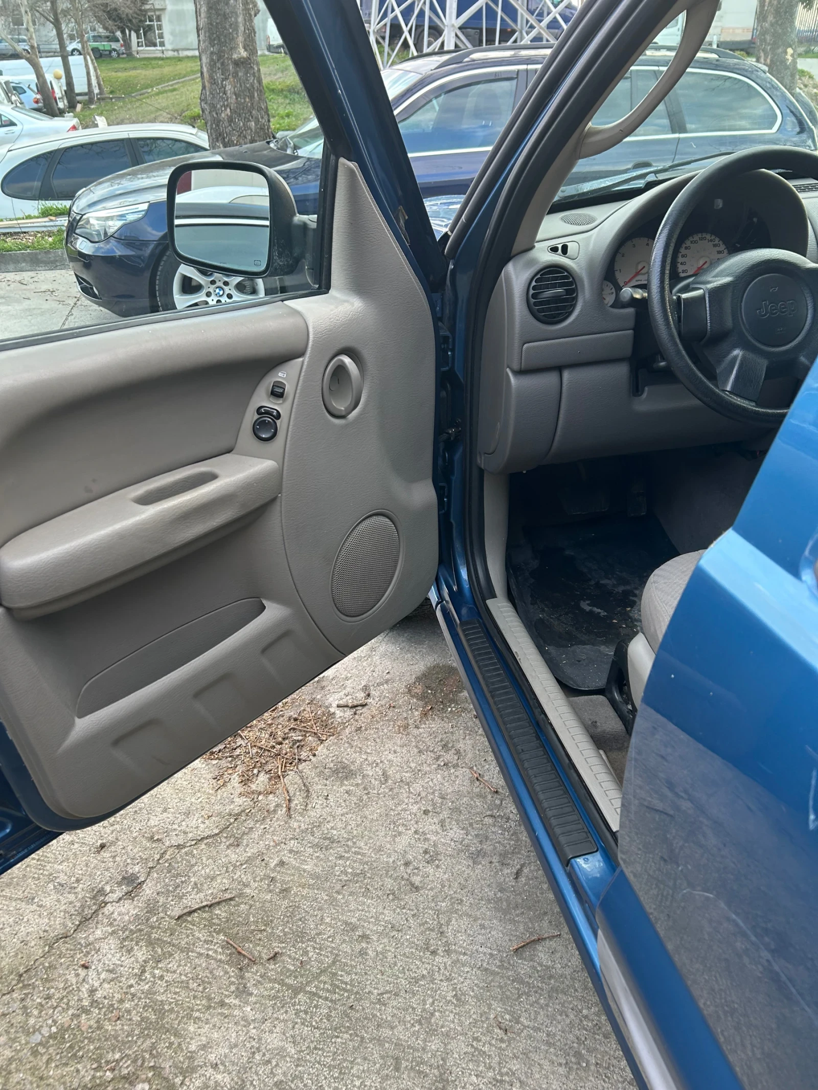 Jeep Cherokee, снимка 11 - Автомобили и джипове - 53894820