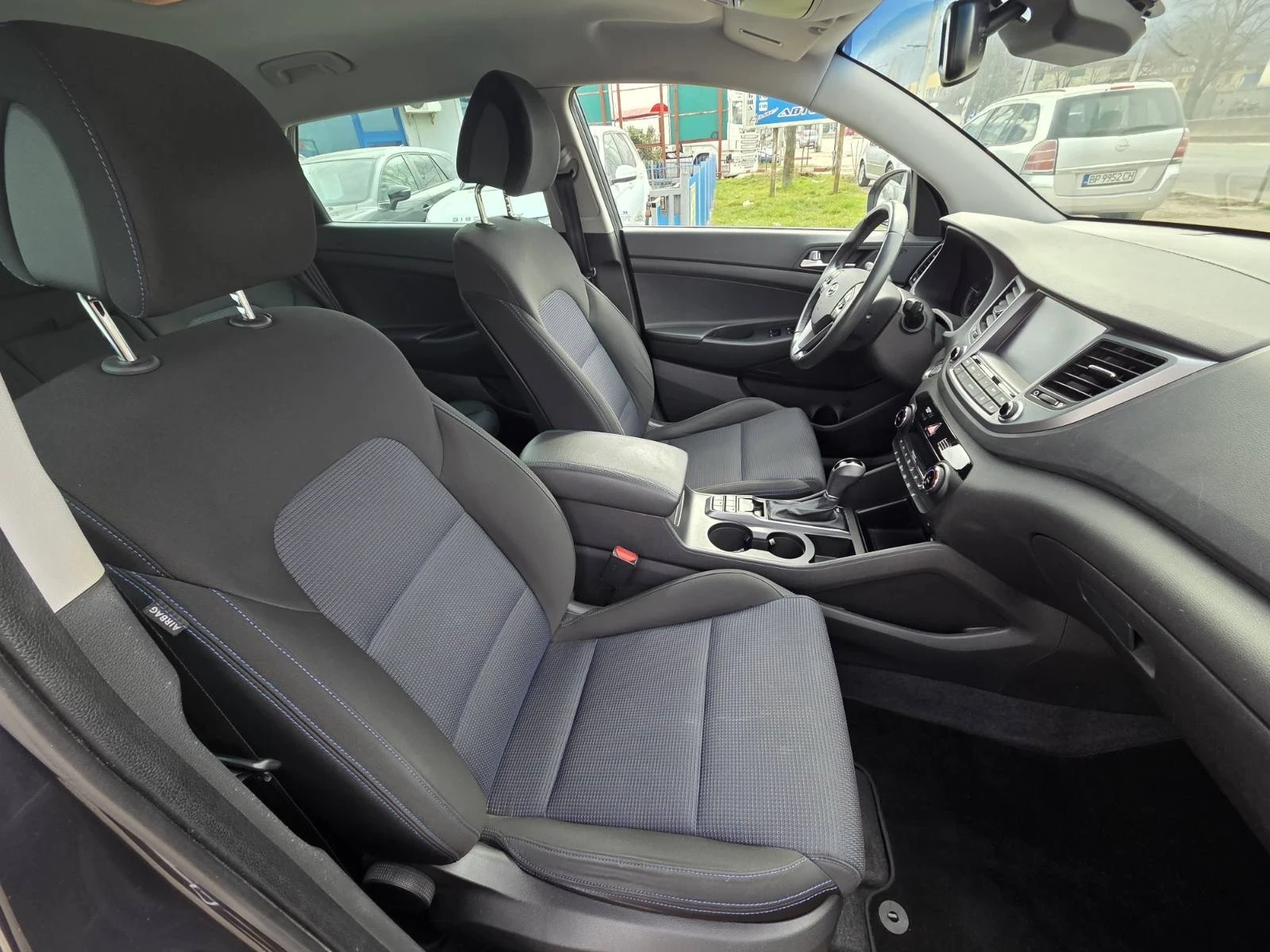 Hyundai Tucson, снимка 11 - Автомобили и джипове - 53960887