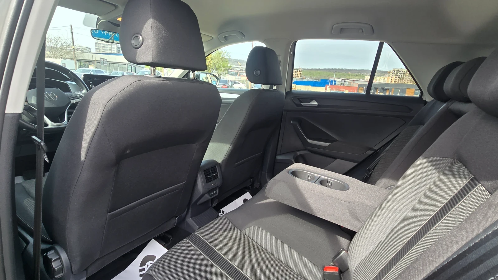 VW T-Roc ГАРАНЦИОНЕН* 1.5TSI* DSG7* DIGITAL cockpit* , снимка 8 - Автомобили и джипове - 54214619