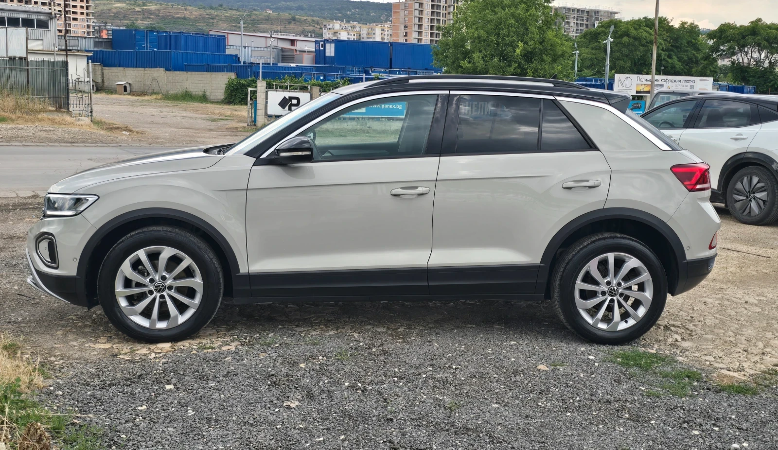 VW T-Roc LIFE* ГАРАНЦИОНЕН* 1.5TSI* DSG7* DIGITAL cockpit* , снимка 4 - Автомобили и джипове - 54214619