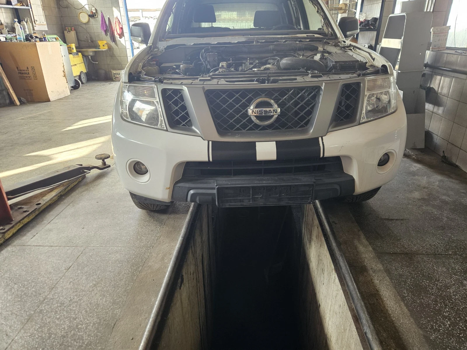 Nissan Navara 2.5D, снимка 12 - Автомобили и джипове - 54229535