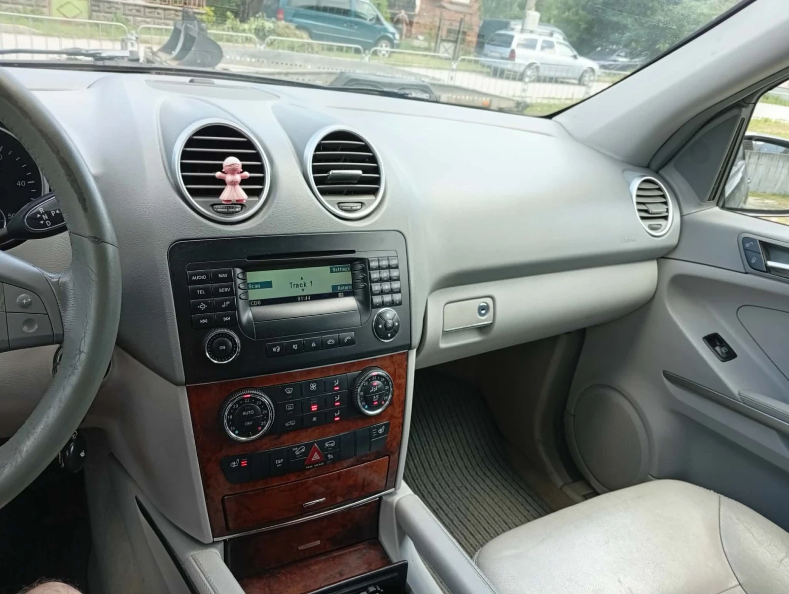 Mercedes-Benz ML 320, снимка 8 - Автомобили и джипове - 54888918