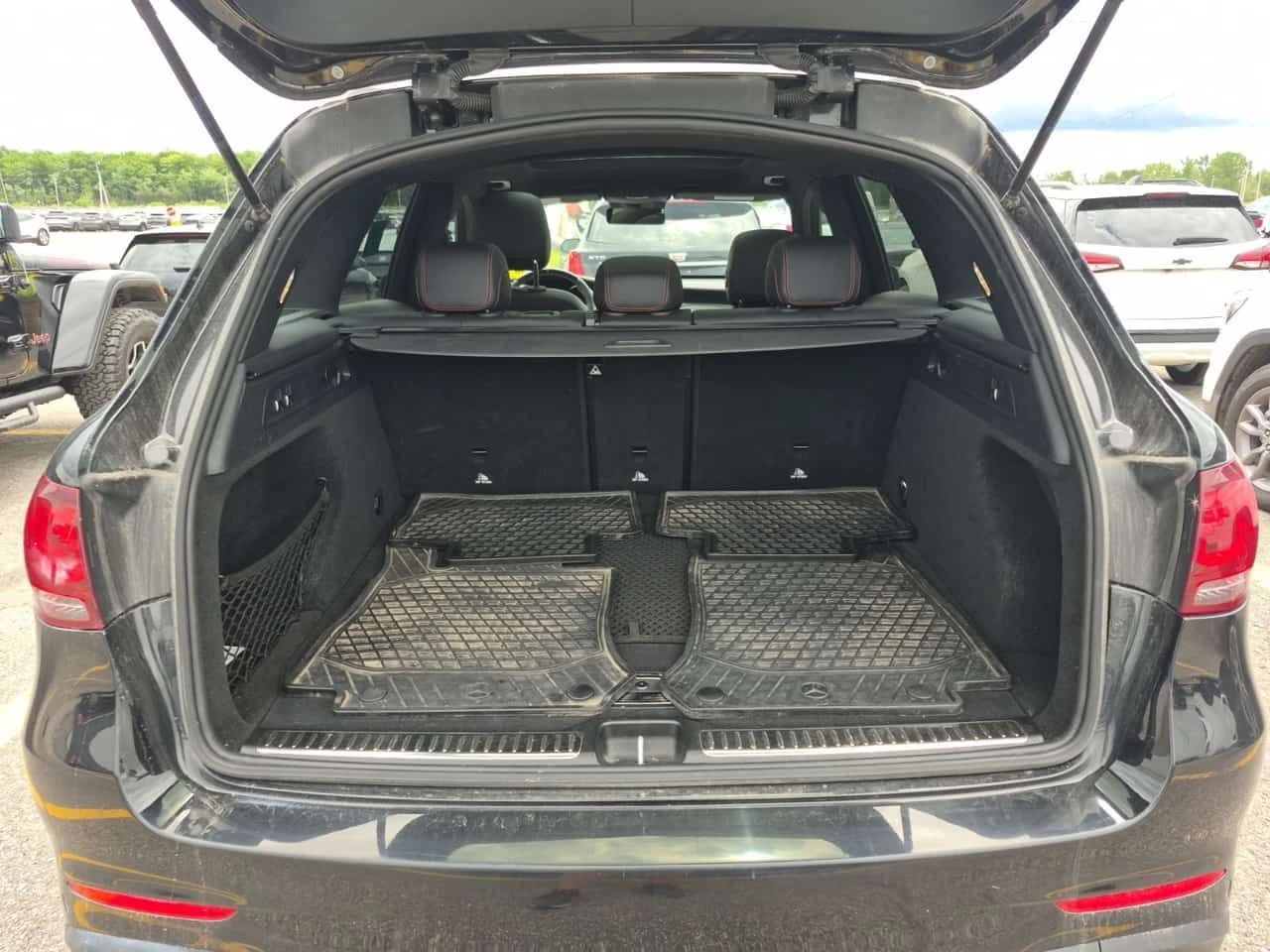 Mercedes-Benz GLC 43 AMG ПОДГРЕВИ * ПАНО * KEYLESS * CARFAX, снимка 14 - Автомобили и джипове - 54918887