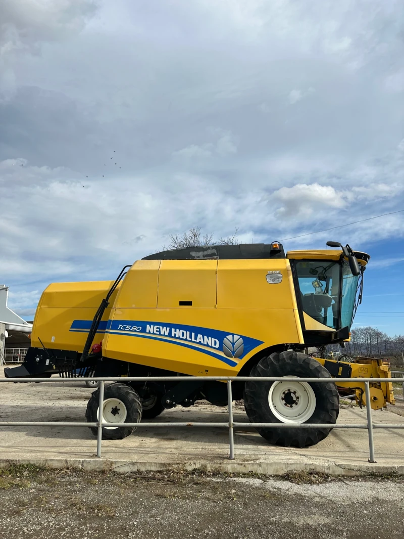 Комбайн New Holland TC5.80, снимка 3 - Селскостопанска техника - 48423924