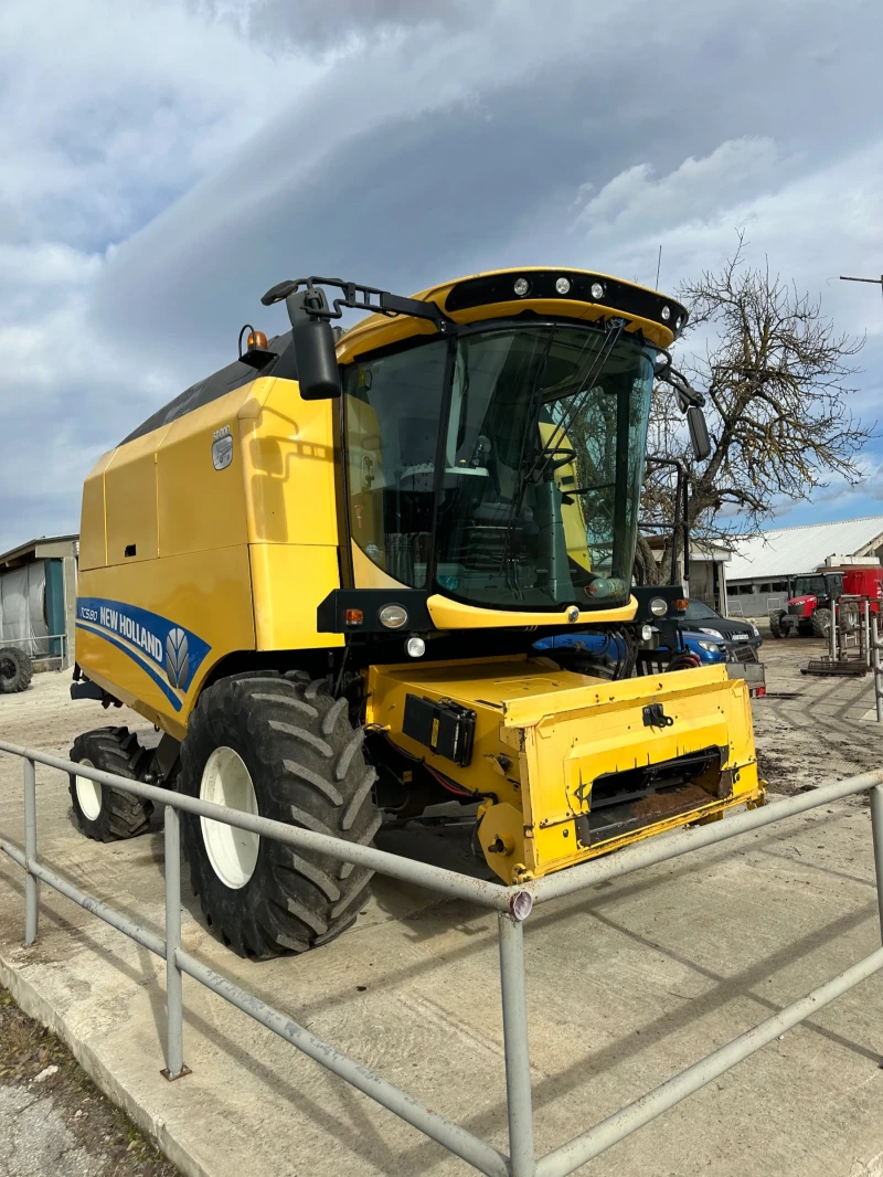 Комбайн New Holland TC5.80, снимка 2 - Селскостопанска техника - 48423924