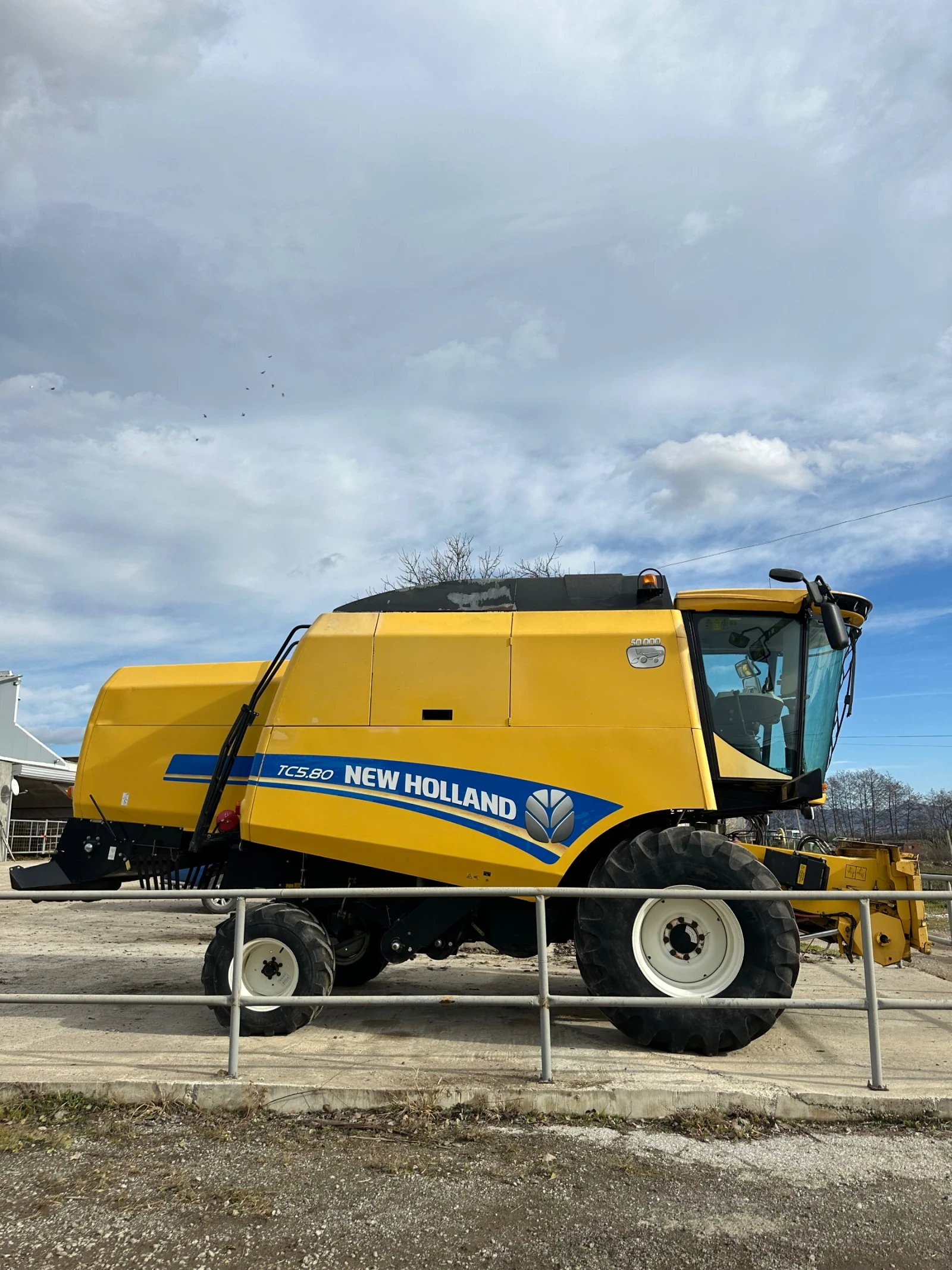 Комбайн New Holland TC5.80 - изображение 3