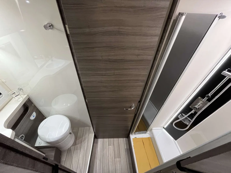 Кемпер McLouis NEVIS 2025 Face to face, снимка 6 - Каравани и кемпери - 51373476