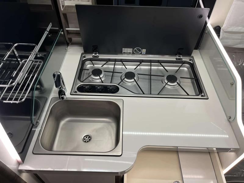 Кемпер McLouis NEVIS 2025 Face to face, снимка 12 - Каравани и кемпери - 51373476