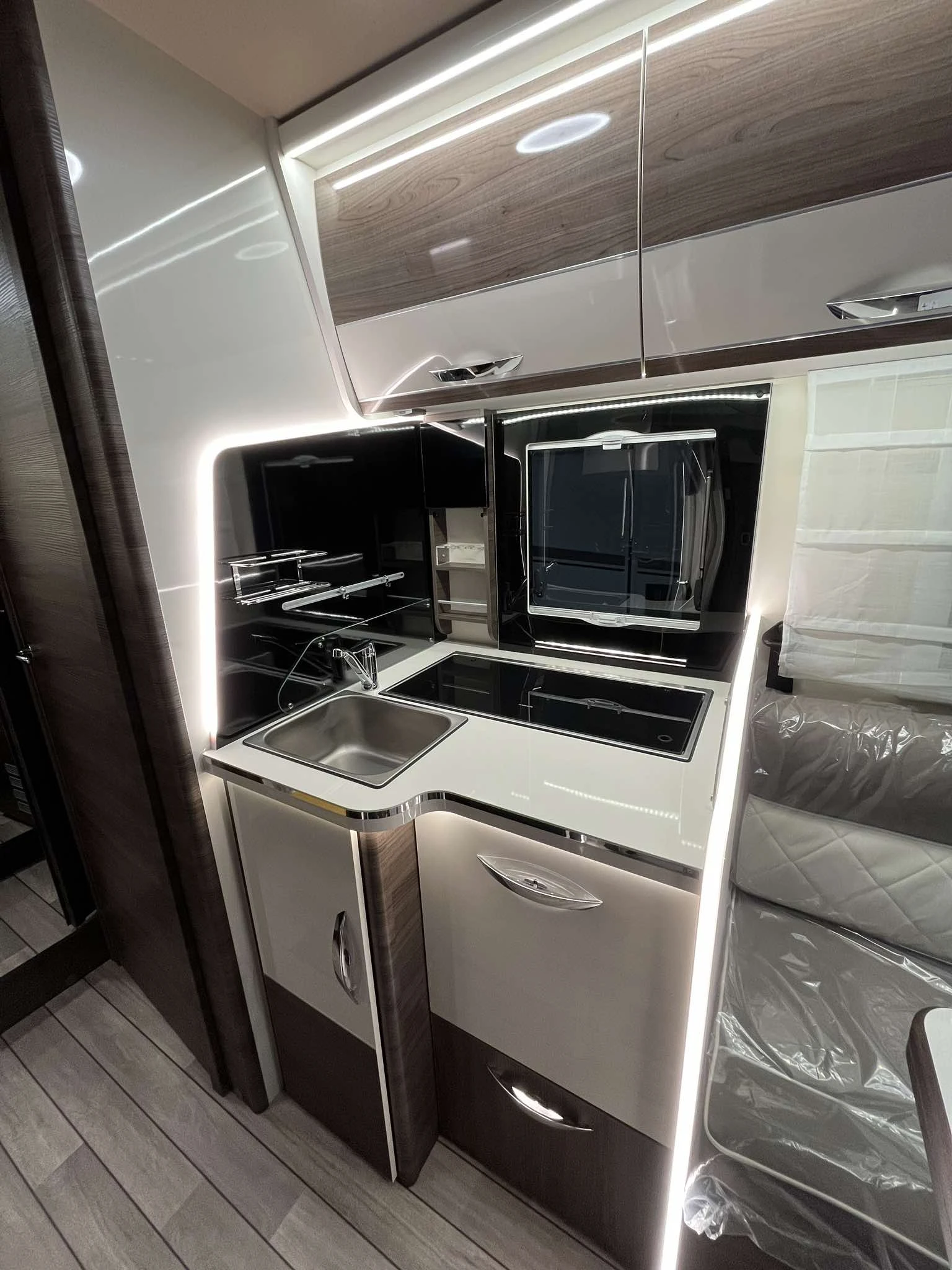  McLouis NEVIS 2025 Face to face | Mobile.bg   11