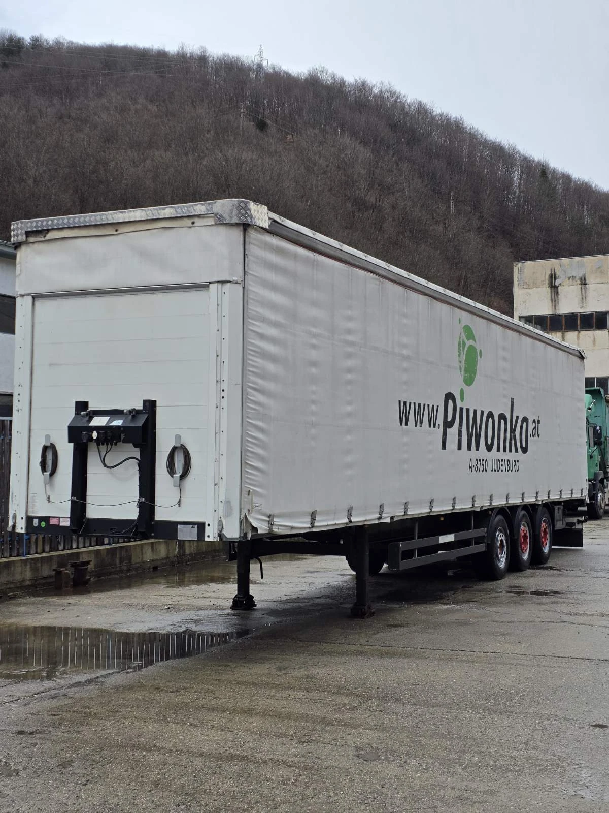 Полуремарке Schwarzmuller J