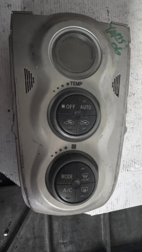       /  /  a Toyota Yaris - 758909