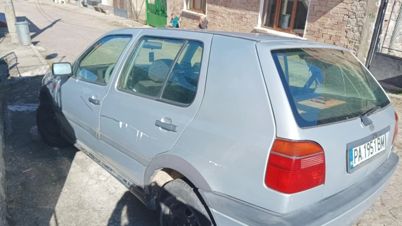 VW Golf, снимка 5 - Автомобили и джипове - 49584532